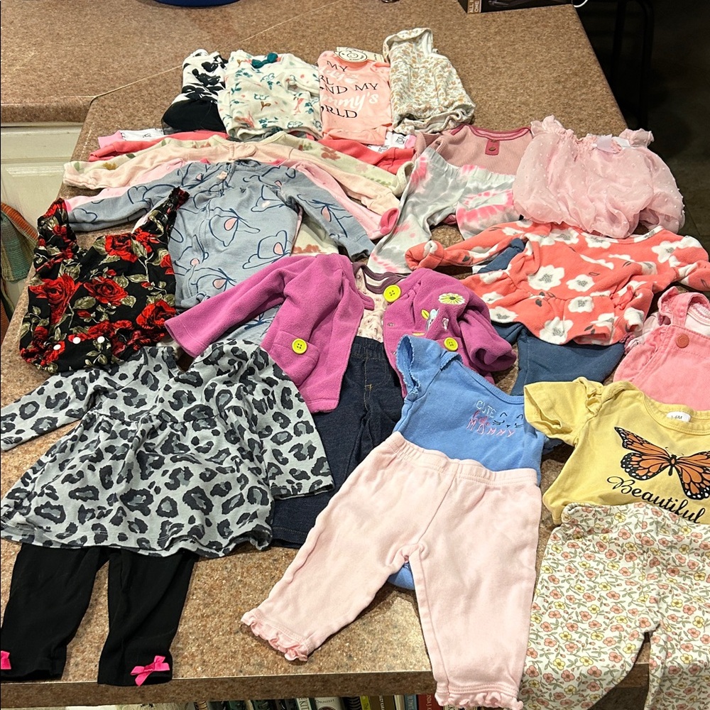 25pc 3-6 month baby girl clothing bundle, like new